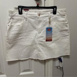 Levi’s Signature White Denim Skirt